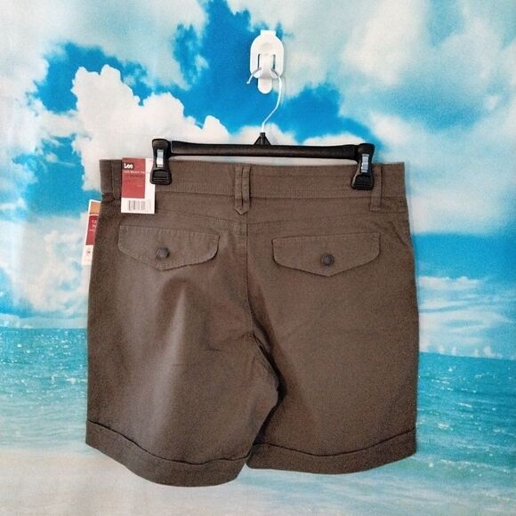 NWT: Lee comfort fit woman's shorts. - Picture 4 of 9
